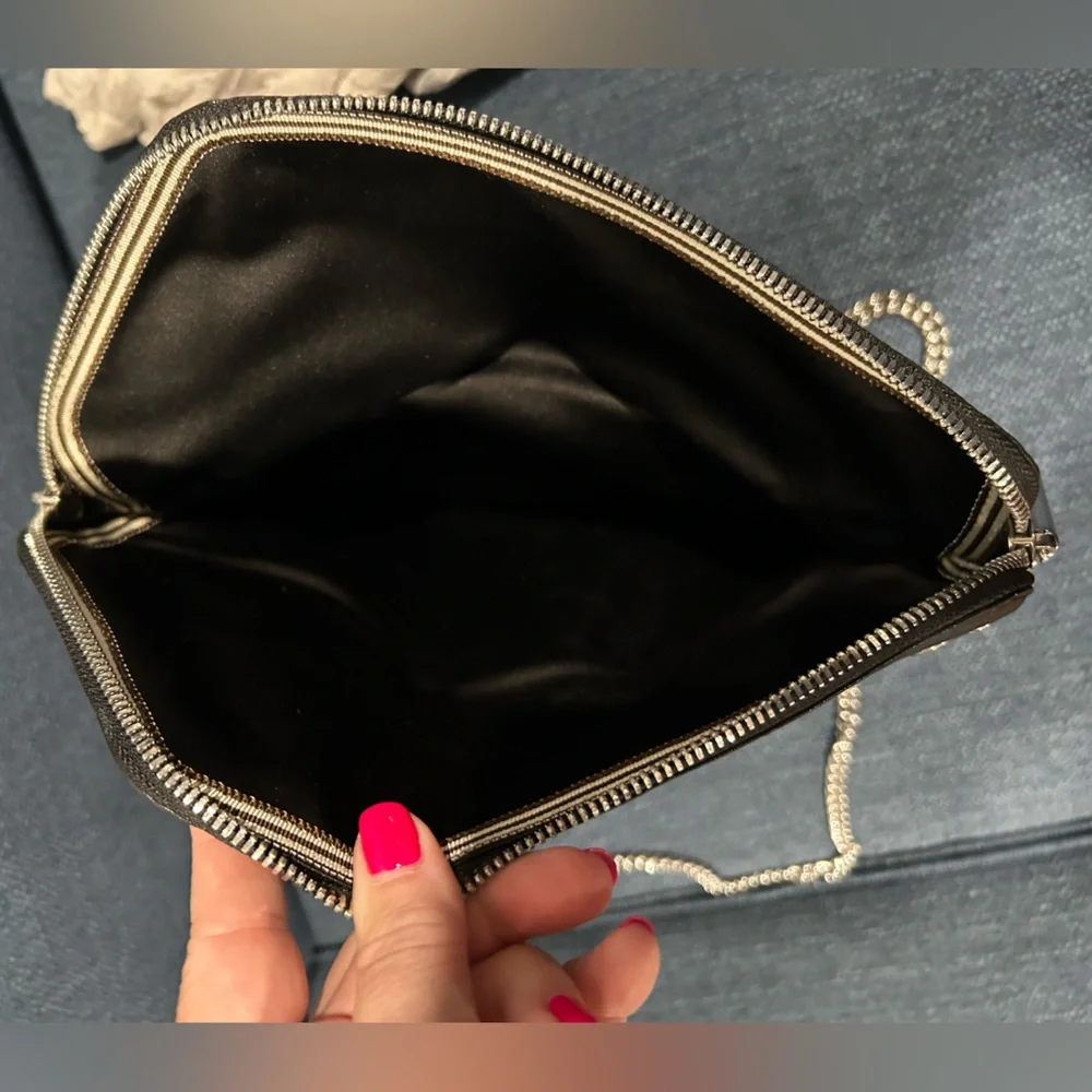 Henri Bendel's black/ silver grommet purse NWOT - Picture 7 of 10